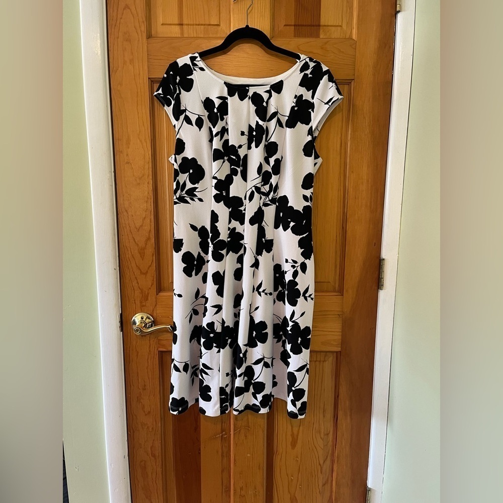 Elle Black and White Floral Dress Size Large Classic Wedding Guest
